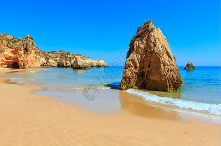 桑迪海滩DosTresIrmaos夏季风景葡萄牙阿尔沃加夫帕蒂莫阿尔沃图片