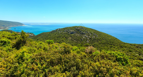 夏季海岸风景葡萄牙塞图巴尔Arrabida自然公园的景象图片