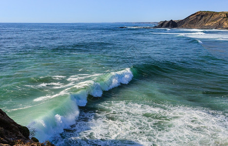 阿梅雷拉海滩附近的夏季大西洋海岸景观葡萄牙阿尔杰苏加韦图片