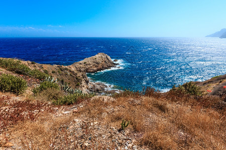 地中海洋夏季岩石岸观察PortmanCostaBlanca西班牙图片