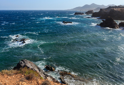 大西洋海岩石岸风景混乱的暴天气科斯塔布兰卡西班牙图片