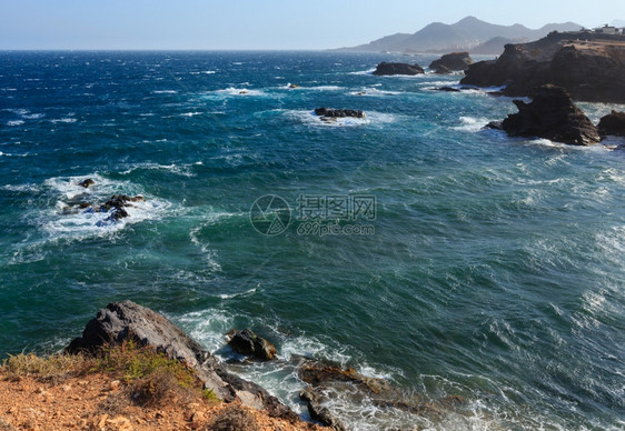 大西洋海岩石岸风景混乱的暴天气科斯塔布兰卡西班牙图片