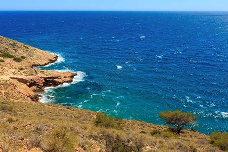 地中海沿夏季风景贝尼多姆附近布兰卡岛阿利坎特西班牙图片