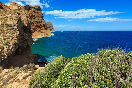 地中海沿夏季风景贝尼多姆附近布兰卡岛阿利坎特西班牙图片