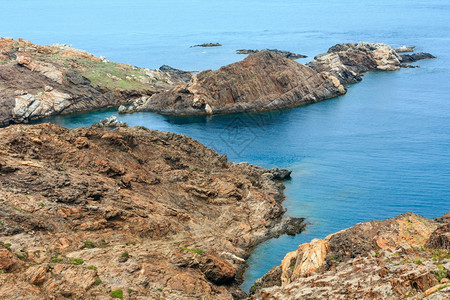 西班牙加泰罗尼亚CostaBrava的Creus角地中海岩石岸夏季风景图片