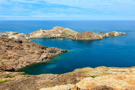 西班牙加泰罗尼亚CostaBrava的Creus角地中海岩石岸夏季风景图片