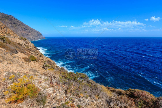 地中海洋夏季岩石岸视图波特曼湾科斯塔布兰卡西班牙图片