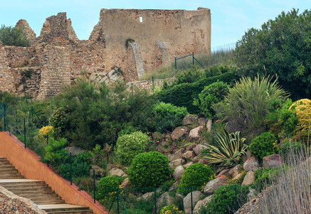 圣埃斯特夫德马尔城堡废墟和植物帕拉莫斯吉罗纳科塔布拉瓦西班牙图片