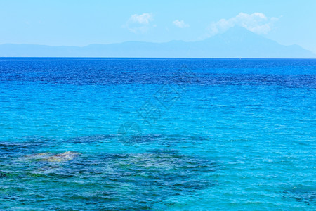 爱琴海风景水清明亮海浪小雾中有阿托斯山迦勒基迪希腊背景图片