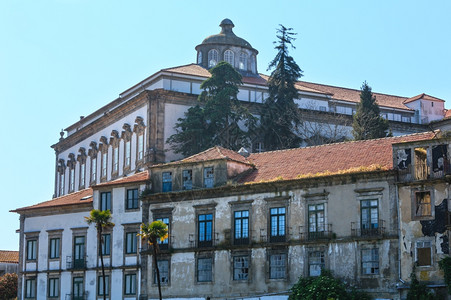 圣公会宫以前是波尔图主教的住所和葡萄牙前面的老房子建于12世纪或3由建筑师尼古拉纳索在18世纪重建图片