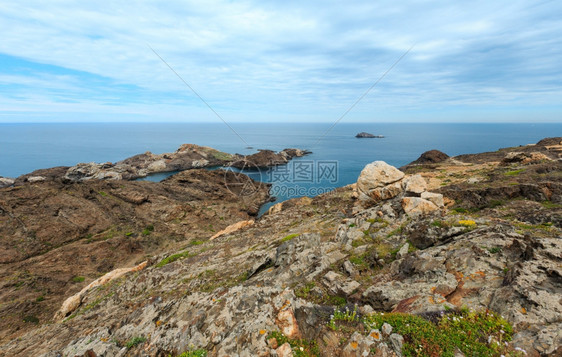 西班牙加泰罗尼亚州科斯塔布拉瓦的CreusCapeCapdeCreus地中海岩石岸夏季风景图片