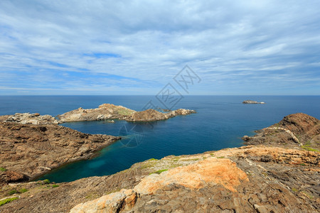 西班牙加泰罗尼亚州科斯塔布拉瓦的CreusCapeCapdeCreus地中海岩石岸夏季风景图片