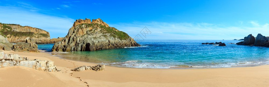 桑迪·梅索塔海滩(西班牙),大洋海岸景观,三缝合全景。图片