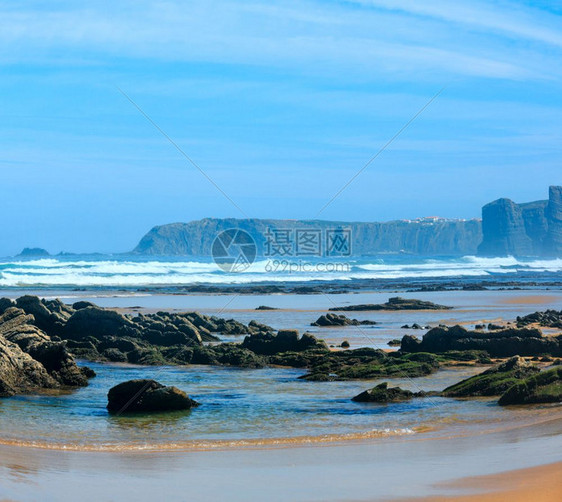 沙滩上的岩层形成阿尔加维科斯塔提纳葡萄牙风暴天气两针缝合图像图片