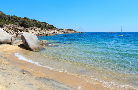 从沙滩ValtiSithoniaHalkidiki希腊看夏季海景图片