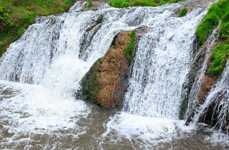 Dzhurynskyi或Chervonohorodskyi瀑布瀑布泉景乌克兰特诺皮尔州Zalishchyky地区Nyrkiv村D图片