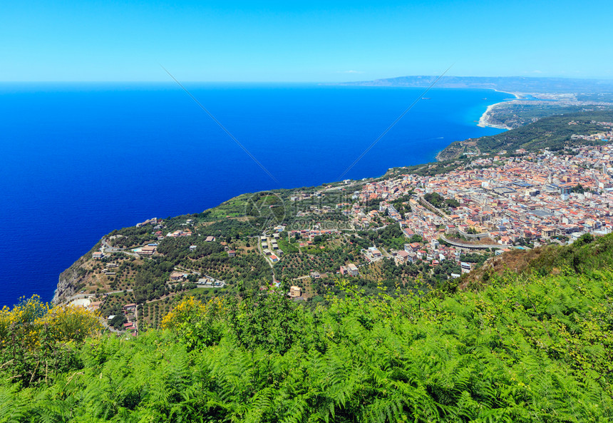 夏季tyrrhenianseacalabrian海岸景色来自montesantelia意大利