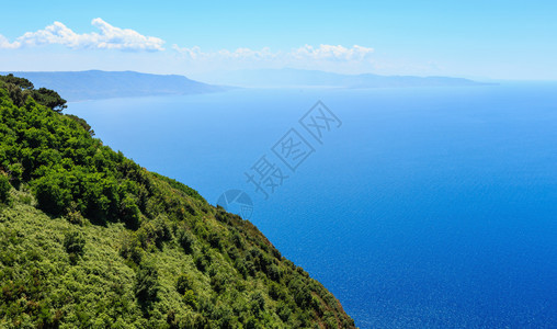 夏季TyrrhenianseaCalabrian海岸景色来自MonteSantElia意大利卡拉布里亚圣埃利山顶端图片