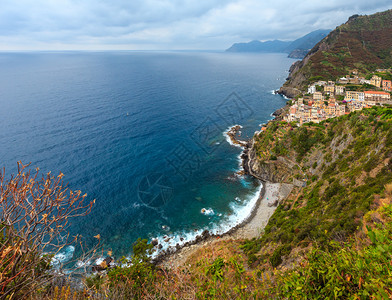 美丽的夏天里奥马吉乔雷意大利古里亚的辛克地球公园五个著名的村庄之一位于利古里海和悬崖上的陆地间浮人们无法辨认图片