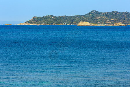 海岸上有营地的海景从海岸可以看到乌拉努波利阿托斯半岛希腊的查利迪兹图片