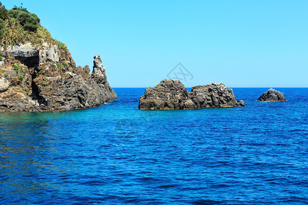拉契亚岛和阿奇特雷扎镇意大利西西里岛卡塔尼亚以北10公里的独眼海岸被称为伊索德西科比法拉利奥尼图片