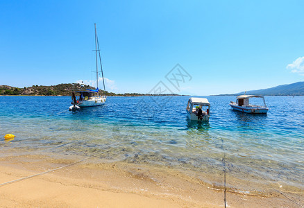 海岸夏季风景利瓦里海滩哈尔基迪锡托尼亚希腊图片