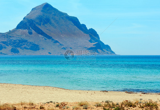 蔚蓝的提尔黑海风景如画的海湾蒙特科法诺山和圣玛格丽塔海滩景观马卡里圣维托罗卡波地区西西里岛意大利图片