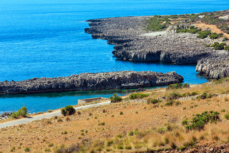 蔚蓝的提尔黑海风景如画的海湾马卡里圣维托罗卡波地区西西里岛意大利图片