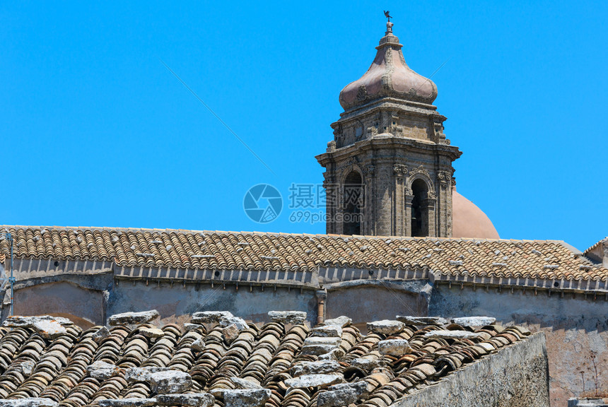 意大利西里特拉帕尼地区中世纪埃里克镇圣萨尔瓦多老修道院的钟楼图片