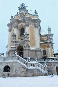 圣乔治大教堂建于17462年由建筑师BernardMeretin和雕塑家JohannGeorgPinsel设计位于乌克兰利沃夫图片