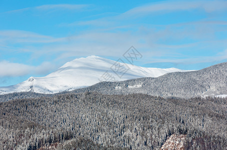 照片来自乌克兰最高山坡Verkhovyna区的斯库波娃山高坡Skupova山高坡图片