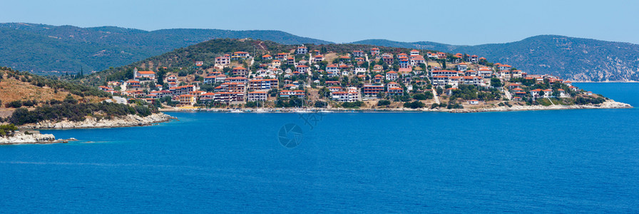 夏季爱琴海和Pyrgadikia村海岸观希腊SithoniaHalkidiki两针缝合高分辨率全景图片