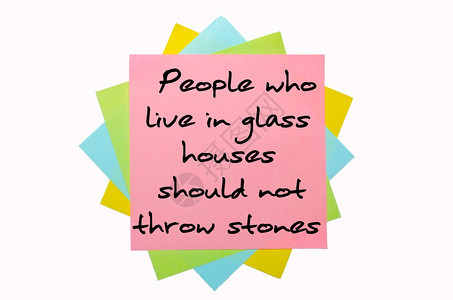 住在玻璃房里的人不应该扔石头背景图片