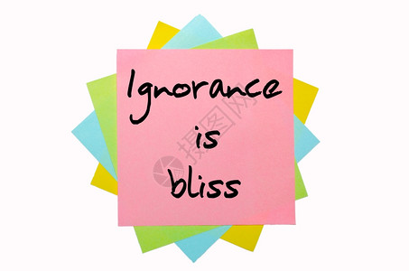 文字忽略是幸福用手字写在一堆彩色粘贴笔记上背景图片