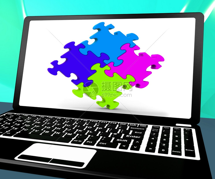 笔记本电脑的拼图广场显示完整和团结