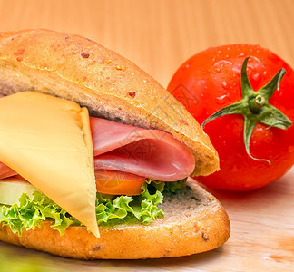三明治火腿奶酪面包卷和法式面包图片