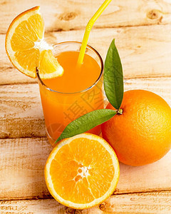 代表热带水果和橙子的汁饮料图片