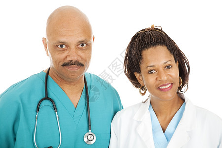 爱护的非裔美国人医生的头部和肩膀肖像被白人孤立图片