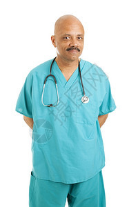 英俊自信的非洲美国外科医生孤立于白人图片