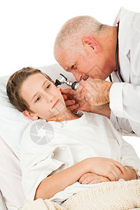 小儿科医生在院里检查一个小男孩白着被孤立图片