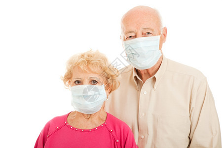 身戴外科面具的老年夫妇担心要防范流行病孤立无援图片