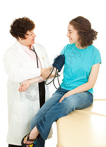 少女去看医生做检查在承受血压图片