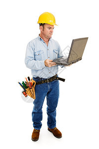 一个建筑承包商在笔记本电脑上工作的全体视线被白色隔离图片