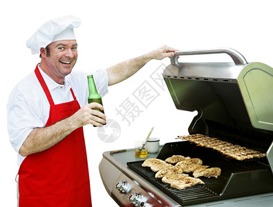 一个笑的厨师在烧烤架上做晚餐孤立在白色上图片