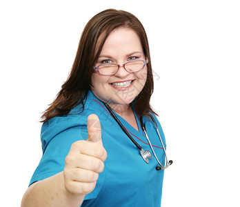 快乐漂亮的护士给一个拇指印孤立在白色上图片