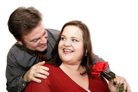 一个男人用红玫瑰给自己的约会惊喜白玫瑰是孤立的图片