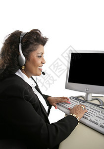 电脑上的印度客户服务代表戴着耳机白被孤立图片