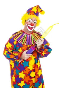 可笑的生日小丑吹起一个气球扭曲成动物形状孤立无援图片