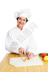 漂亮的女厨师在房里切菜白着孤立的图片