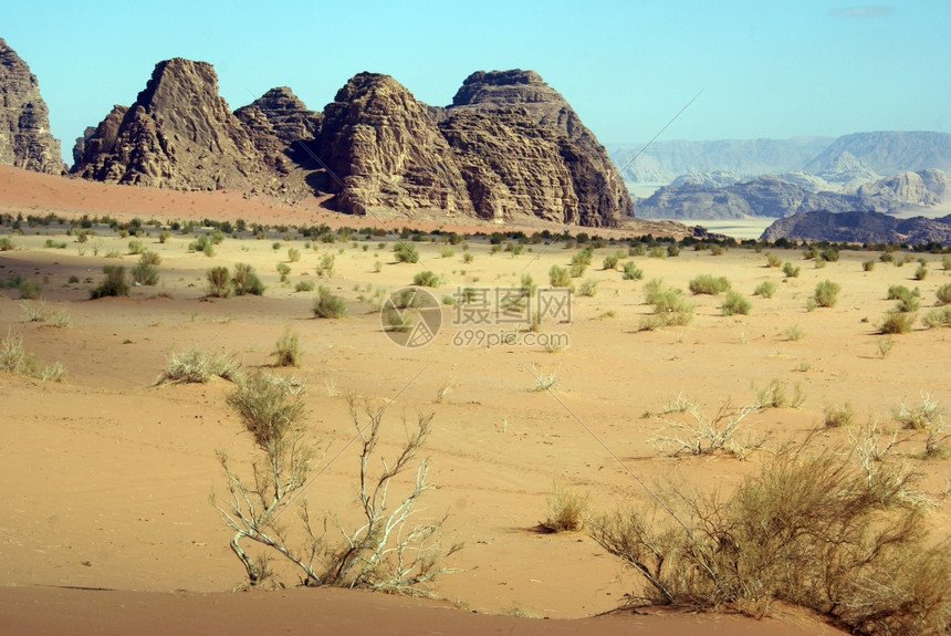 约旦wadirum沙漠的丘和山高清图片下载 正版图片 摄图网